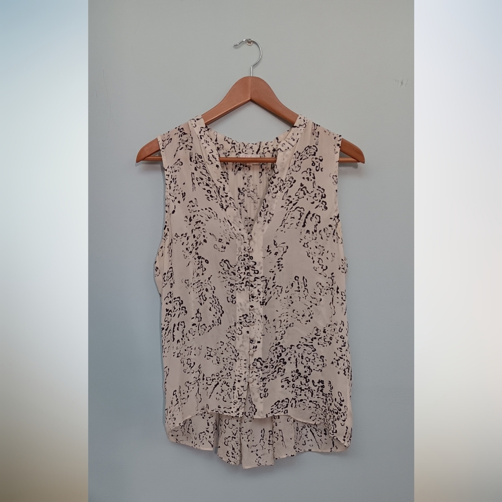 Parker Women's Sleeveless Button-Up Animal Print Blouse Beige Gray Black M
